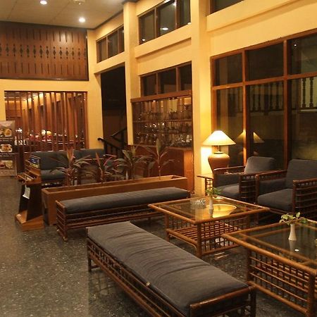 Hotel Mutiara Чилачап Екстериор снимка