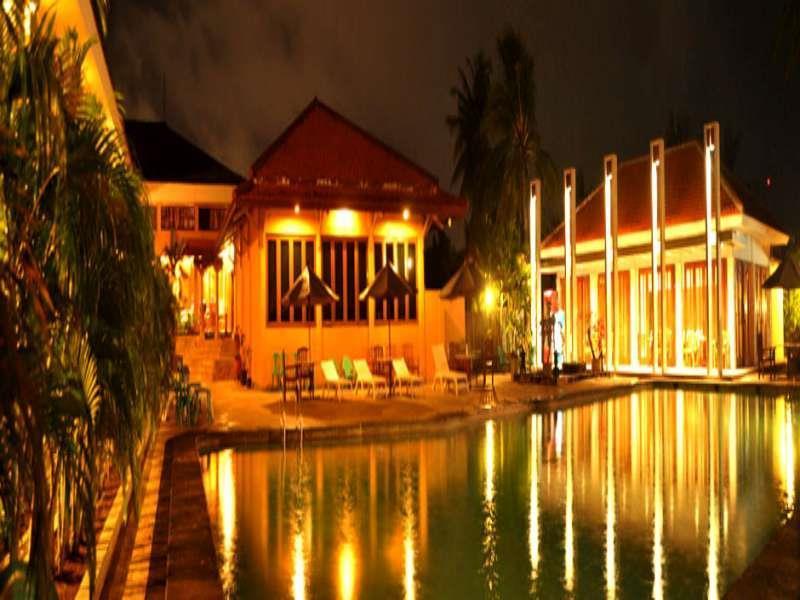 Hotel Mutiara Чилачап Екстериор снимка