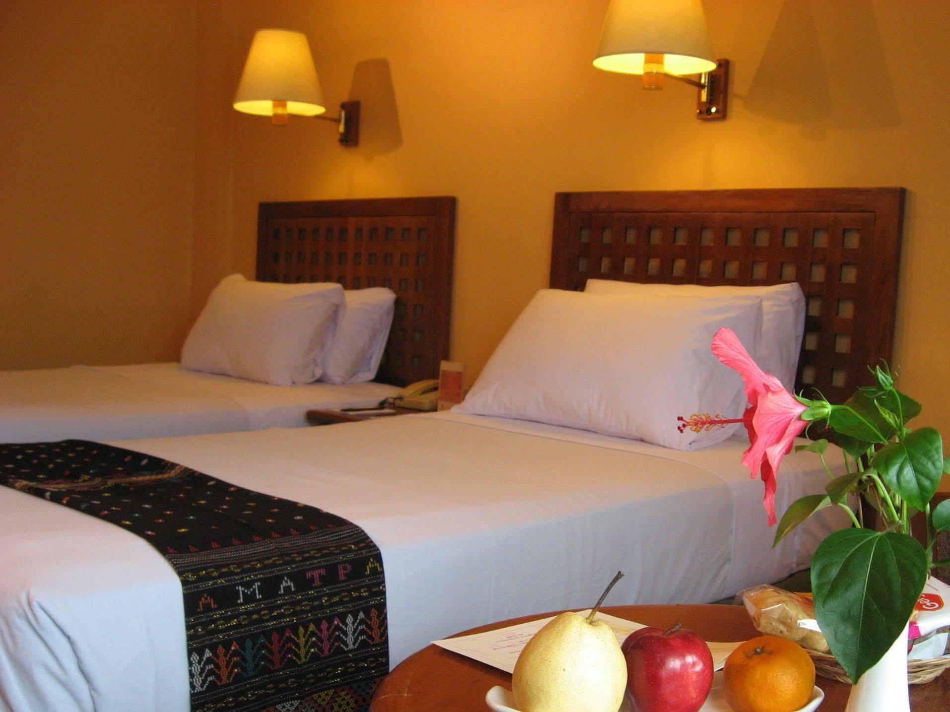 Hotel Mutiara Чилачап Екстериор снимка